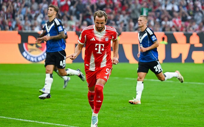 Bild zu Bayern deklassiert HSV - Dortmund bestätigt Frühform
