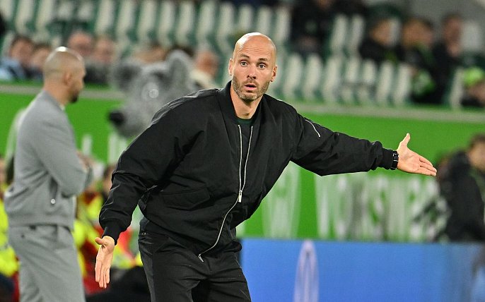 Bild zu Nicht schon wieder ein Trainerwechsel: VfL kämpft um Simonis