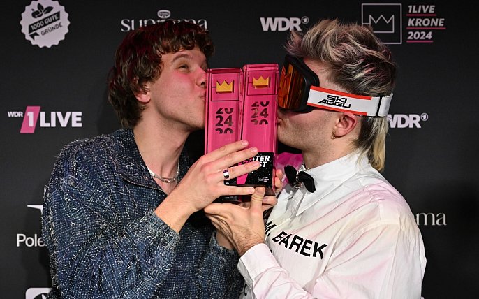 Bild zu G&auml;nsehaut bei Bielefelder &bdquo;1Live&ldquo;-Krone: Nina Chuba fror und kritisiert Oetker-Catering