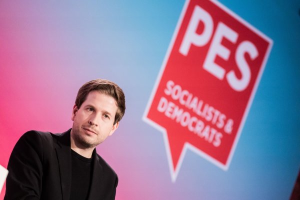 SPD-Generalsekretär Kevin Kühnert reagiert auf Aussagen von Bundesfinanzminister Christian Lindner. - © Christoph Soeder/dpa