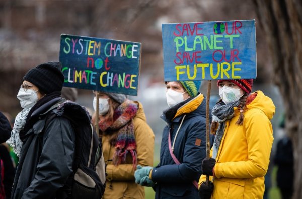 Klimaprotest - © Foto: Christoph Schmidt/dpa