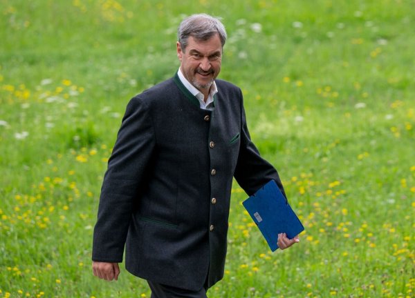 Steuererhöhungen sind für die CSU immer ein schwieriges Thema - auch die jüngsten Rufe aus der SPD stoßen auf Widerstand. (Archivbild) - © Peter Kneffel/dpa