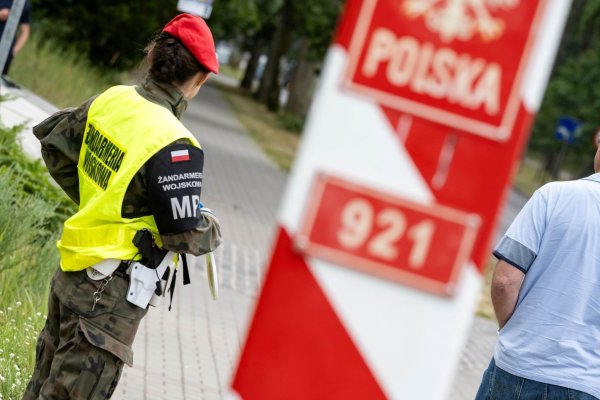 Polen will die Kontrollen an der Grenze zu Deutschland verlängern. (Archivbild) - © Stefan Sauer/dpa