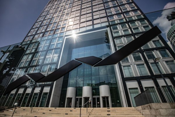 Die Deutsche Börse, Deutschlands größter Börsenbetreiber, mit Sitz in Eschborn nahe Frankfurt (Archivfoto) - © Frank Rumpenhorst/dpa
