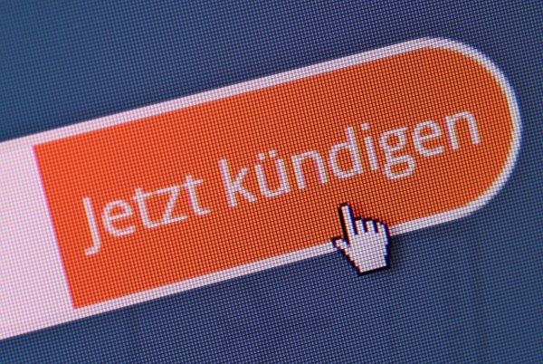 Mit einem Kündigungsbutton können Verbraucher ihre Verträge ohne großes Suchen und Briefeschreiben wieder loswerden. - © Andrea Warnecke/dpa-tmn/dpa