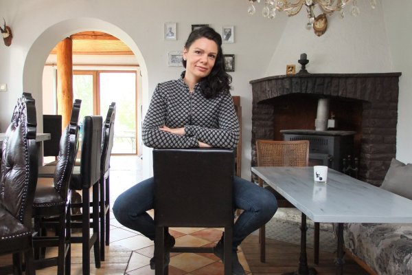 Die Schnecken von den Wänden sind weg. Auch sonst hat Nicole Jahn die Bar ihrer Mutter komplett neu designed. - © Axel Bürger