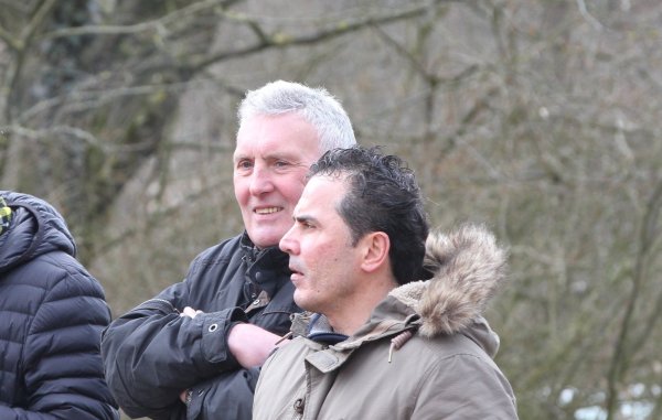 Im Dialog: Wolfgang Wächter (links) und Haki Ünal, beide früher Trainer beim TSV Horn, schauten zuletzt im Eggestadion vorbei. - © Sebastian Lucas
