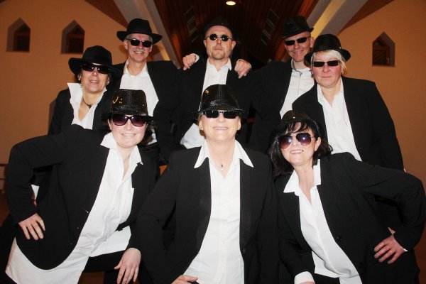 Immer dabei: Die Gruppe „Dance for fun" hat lange geprobt für den großen Auftritt am Samstag. Jedes Jahr haben die Karnevalisten ein neues Motto. - © Iris Liebig