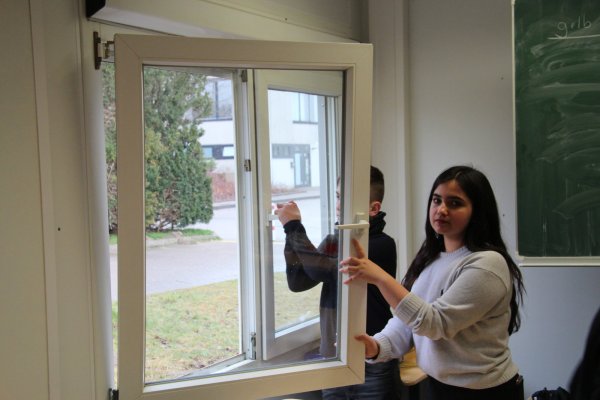 Marode: die Unterrichtscontainer im Schulzentrum Lohfeld. - © Dieter Asbrock