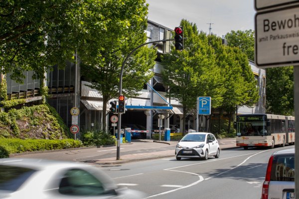 Steht nicht mehr lange: Das Parkhaus Hornsche Straße ist baufällig und kann nach Einschätzung der Stadt nur noch abgerissen werden. Alles andere wäre nicht wirtschaftlich. - © Torben Gocke