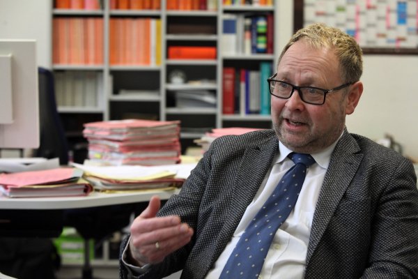 Im Gespräch mit Oberstaatsanwalt Ralf Vetter in Detmold. - © Bernhard Preuss
