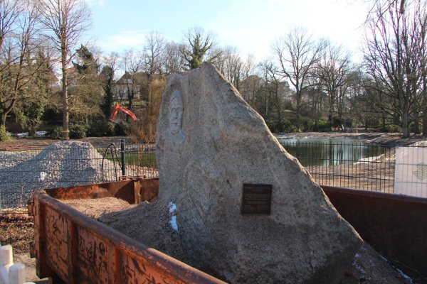 Die Bauarbeiten im Bad Salzufler Kurpark laufen noch. - © Katrin Kantelberg