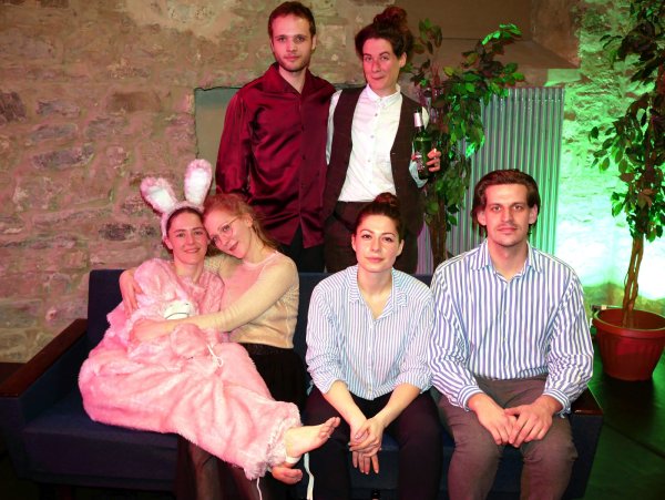 Mit Lukas Schrenk und Marie Luisa Kerkhoff (hinten, von links) sowie Kathrin Berg, Nicola Schubert, Jorida Sorra und Hubertus Brandt (vorne, von links). - © Thomas Krügler