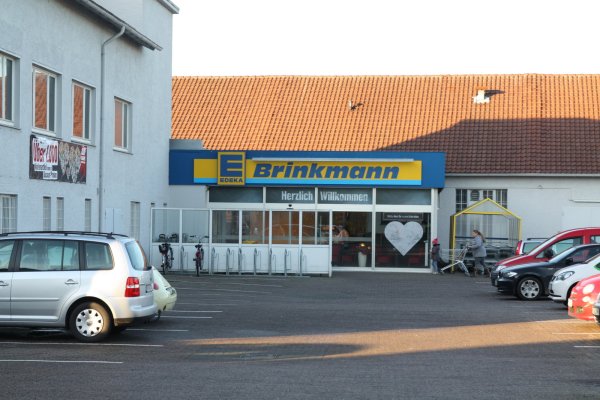 Überfall: Der Edeka-Neukauf Brinkmann an der Steinstraße ist erneut überfallen worden. - © Ulf Hanke