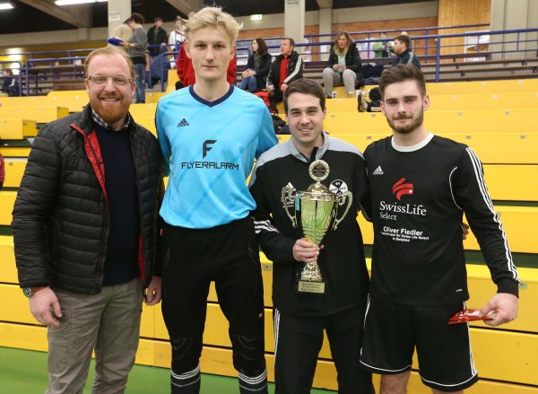 Bild info L-R
Volker Stammer Stadtwerker Bad Salzuflen
Leon Frohling (Beste TW) Werl Aspa
Dennis Haugk Werl Aspa
Till Maßmann (besre Spieler & Beste Tourschütze) Werl Aspa

End Spiel Lockhausen-Werl Aspa 1-5

Mehr Info
Meik Gionemeier Tel 0171-6876555

Foto Cohen - © Paul Cohen(LZ)