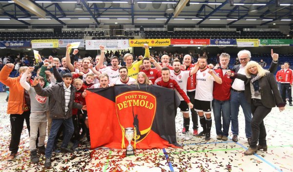 So war es 2017: Zum dritten Mal in Folge setzte sich Post Detmold die Krone auf. Trainer war Obmann Michael Grundmann. - © Paul Cohen