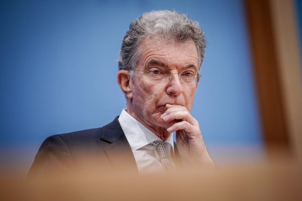 MSC-Leiter Christoph Heusgen bleibt bei seiner Linie in Sachen AfD und BSW. - © Kay Nietfeld/dpa