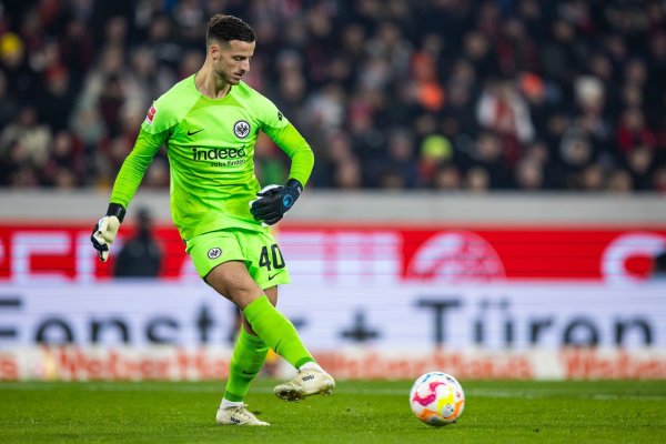 Ajax-Keeper Diant Ramaj ist im Visier des BVB. - © Tom Weller/dpa