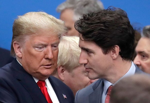 Die angekündigten Zölle, würden für einen Monat ausgesetzt, schrieb der kanadische Premier Justin Trudeau. (Archivbild) - © Evan Vucci/AP/dpa