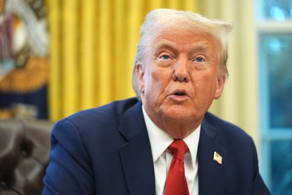 Sein Vorgänger, Joe Biden, habe nie um Geld gebeten, sagt US-Präsident Donald Trump. - © Evan Vucci/AP/dpa