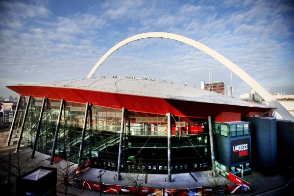Die SPD feiert bei der «Lachenden Kölnarena» in der Lanxess Arena - © Oliver Berg/dpa