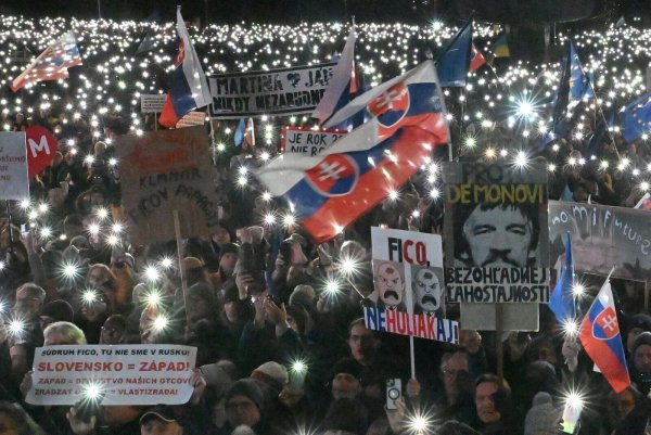 Eine Hauptforderung der Demonstranten war der Rücktritt von Ministerpräsident Fico. - © ?álek Václav/CTK/dpa