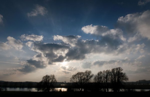 Wetter in NRW (Symbolbild) - © Martin Gerten/dpa