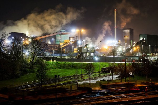 Die Hamburger Beteiligungsgesellschaft CE Capital Partners hat die Gespräche über einen Verkauf der Hüttenwerke Krupp Mannesmann (HKM) abgebrochen, sagt Thyssenkrupp, Hauptanteilseigner der HKM. (Archivbild) - © Christoph Reichwein/dpa