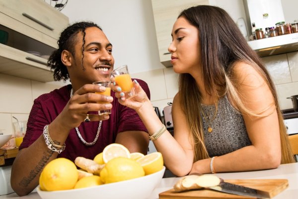 Ingwer-Shots kann man selber machen - © Foto: Christin Klose/dpa-tmn