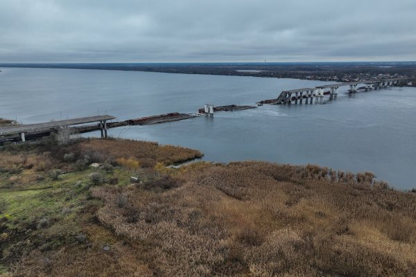 Der Fluss Dnipro bildet im südukrainischen Gebiet Cherson seit November 2022 die Frontlinie zwischen russischen und ukrainischen Truppen. (Archivbild) - © Bernat Armangue/AP/dpa