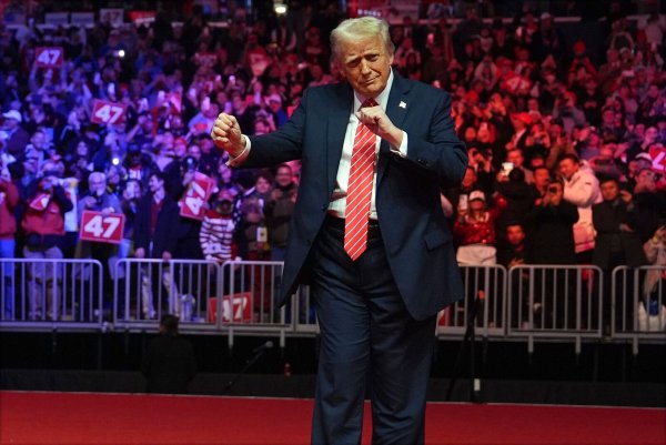 Der «Trump Dance» hat sich längst als Meme im Internet verbreitet. - © Evan Vucci/AP/dpa