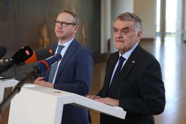 Mit dem Betrug seien über einen längeren Zeitraum Millionengewinne erwirtschaftet worden, sagte NRW-Innenminister Herbert Reul (CDU). - © David Young/dpa