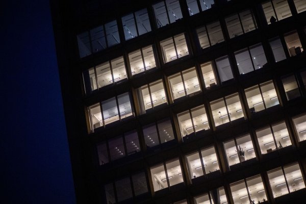 Mal wieder länger gearbeitet? Ansprüche wie Überstunden müssen rechtzeitig geltend gemacht werden, damit sie nicht verfallen. - © Zacharie Scheurer/dpa-tmn
