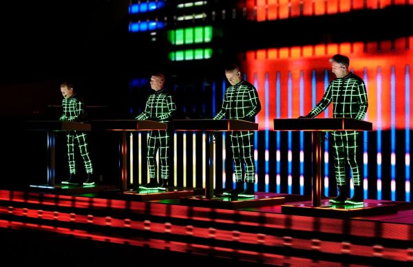 Die Band Kraftwerk startet eine neue Europa-Tournee. (Archivbild) - © Chris Pizzello/Invision/AP/dpa