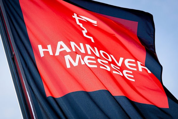 Microsoft präsentiert auf der Hannover Messe neuartige virtuelle Assistenten mit Künstlicher Intelligenz für den breiten Einsatz in der Industrie. - © Moritz Frankenberg/dpa