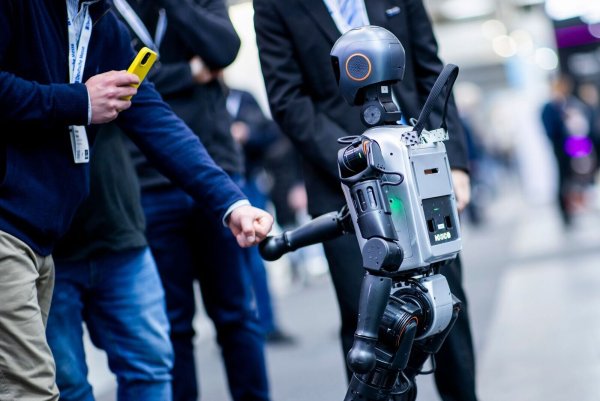 Die Hannover Messe ist die weltgrößte Ausstellung für Maschinenbau und Elektrotechnik. - © Michael Matthey/dpa