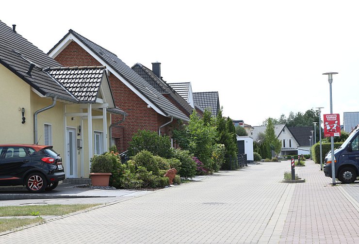 Einfamilienhäuser: Das ist die vorherrschende Siedlungsform in Leopoldshöhe. Für Menschen, die sich kein Haus leisten können, hat die Gemeinde in den vergangenen Jahrzehnten zu wenig getan, sind sich Verwaltung und Politik einig. - © Thomas Dohna