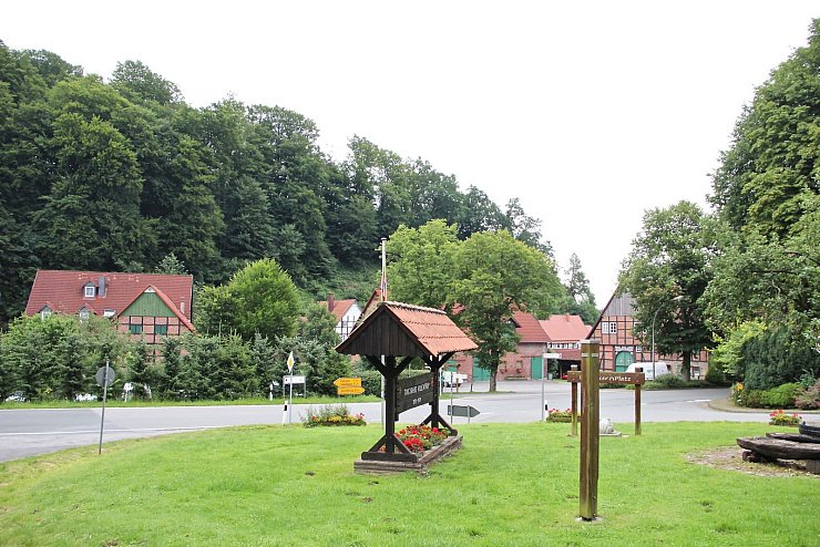 Impressionen aus der Hillentruper Ortsmitte.  - © Heidi Stork