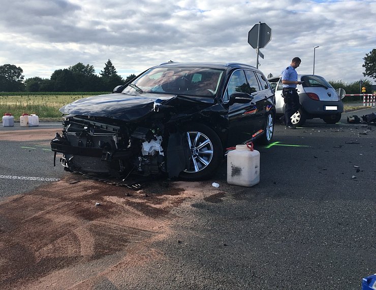 Unfall auf der Ostwestfalenstraße in Bad Salzuflen. - © Daniel Hobein