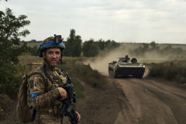 Die Region um Bachmut ist Schauplatz heftiger Kämpfe mit den russischen Streitkräften. - © LIBKOS/AP