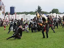 Das silberne Lager kämpft gegen das kupferne Lager. Im Moment haben die beiden ein Bündnis geschlossen. Das kann sich bis Sonntag aber noch ändern. - © Foto: Hubert Rösel