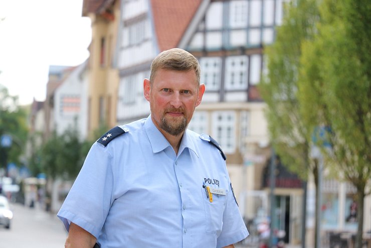 Polizist aus Leidenschaft: Andreas Grabbe ist seit 34 Jahren im Dienst. - © Alexandra Schaller