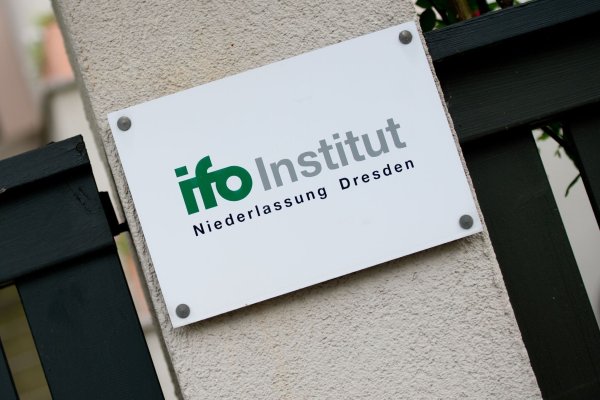 Das Dresdner Ifo-Institut sieht den öffentlichen Dienst unzureichend auf die demografische Entwicklung vorbereitet (Symbolbild). - © Arno Burgi/dpa-Zentralbild/dpa