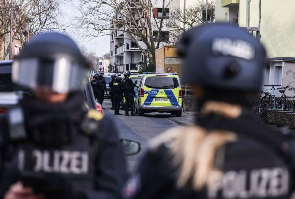 Der Schütze ist weiter flüchtig. - © Oliver Berg/dpa