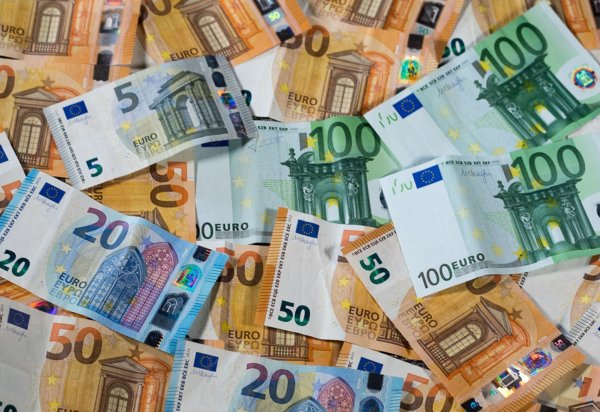 Mehr als 18 Milliarden Euro wurden 2024 beim Länderfinanzausgleich umverteilt. Das allermeiste Geld floss in den Osten der Bundesrepublik. (Symbolbild) - © Jens Büttner/ZB/dpa