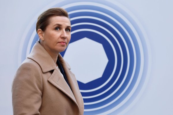 Die Regierung der dänischen Ministerpräsidentin Mette Frederiksen richtet einen milliardenschweren Aufrüstungsfonds ein. (Archivbild) - © Geert Vanden Wijngaert/AP/dpa