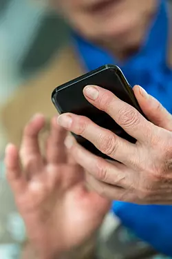 Coronoavirus - Handy-App - &copy; Foto: Sebastian Gollnow/dpa