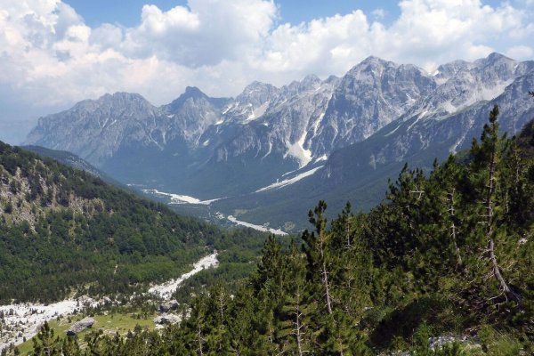 Natur pur: Albanien lockt mit unberührten Landschaften. - © Florian Sanktjohanser/dpa-tmn