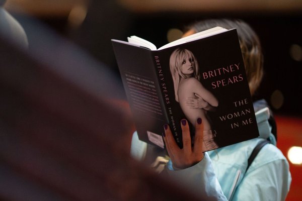 Von der deutschsprachigen Ausgabe von «The Woman in Me» wurden hierzulande bereits 120.000 Exemplare ausgeliefert, wie der Pengiun Verlag mitteilt. - © Sebastian Christoph Gollnow/dpa