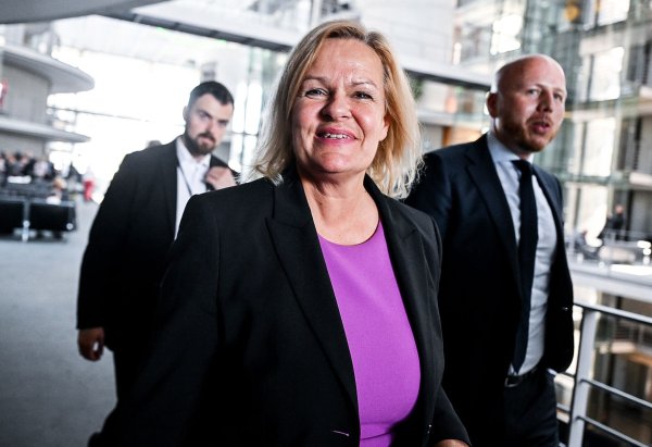 Innenministerin Nancy Faeser ließ ein umstrittenes Wahlvideo löschen. - © Britta Pedersen/dpa